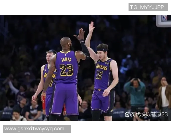 勇士与鹈鹕季后赛首战精彩回顾及关键时刻分析