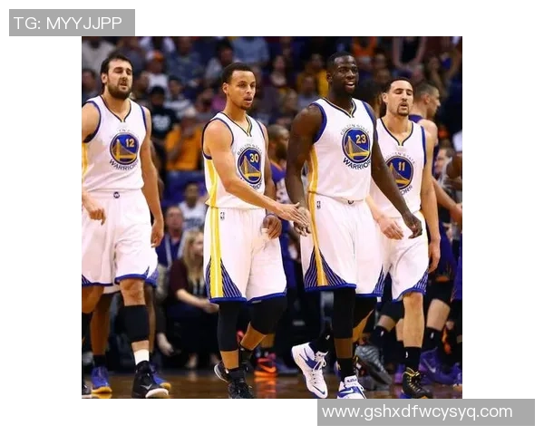 2016年NBA总决赛第三场骑士勇士激战回顾与精彩瞬间分析