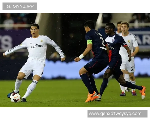 皇马与巴黎首回合对决C罗精彩进球回顾与分析